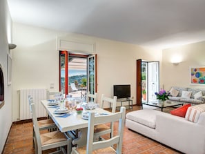 Dining - Delightful Villa in Massa Lubrense With Garden (Massa Lubrense)