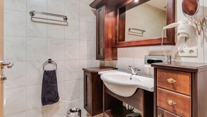 Apartment | Bathroom