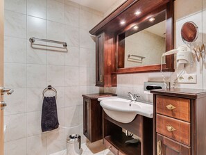 Apartment | Bathroom
