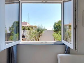 3 bedrooms, bed sheets - Comfy Holiday Home in Porto Palo With Garden (Portopalo di Capo Passero)