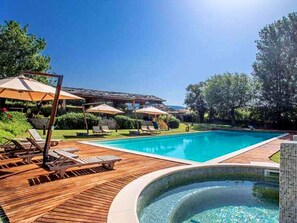 Casa de campo | Alberca | Alberca al aire libre y alberca climatizada