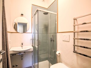 Shower, towels