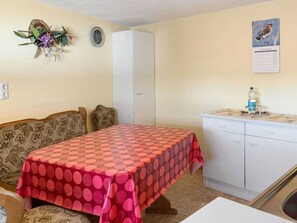 Apartment | 1 bedroom, individually furnished, iron/ironing board, bed sheets - Scintillating Apartment in Wienrode near City Center (Blankenburg)
