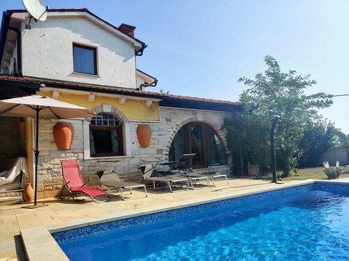 Holiday Home Sisan Near Beach & Pool