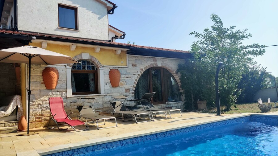 Holiday Home Sisan Near Beach & Pool