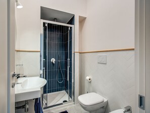 Shower, towels