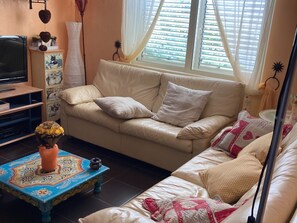 Fireplace, DVD player - Cosy Holiday Home in Cagliari With Garden (Capoterra)