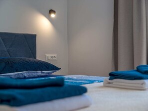 3 bedrooms, bed sheets