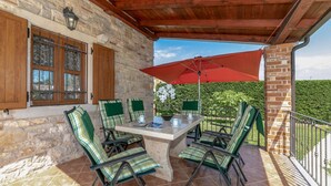 Balcony - Splendid Villa in Višnjan With Swimming Pool (Visnjan)