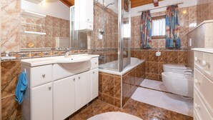 Bathroom - Splendid Villa in Višnjan With Swimming Pool (Visnjan)
