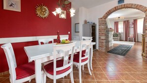 Dining - Splendid Villa in Višnjan With Swimming Pool (Visnjan)