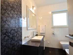 Shower, towels