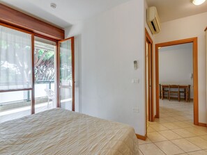 Appartement | 2 chambres, ameublement unique, fer et planche à repasser