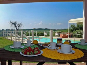 Outdoor pool - Villa with Private Swimming Pool & Panoramic Views near Adriatic Coast (San Costanzo)