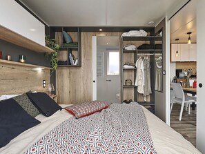 Chalet | Room amenity - Beautiful Chalet With two Bathrooms, Near a Lake (Maurik)