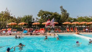 Outdoor pool - Detached Wooden Chalet with AC near Sea (Cervia)