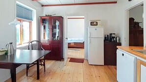 2 bedrooms, cribs/infant beds - 5 Person Holiday Home in Eskebjerg (Eskebjerg)
