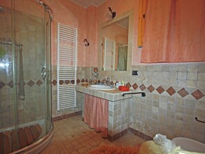 Shower, towels - Villa with Private Swimming Pool near a Picturesque Town (Bettona)