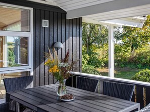 House | Outdoor dining