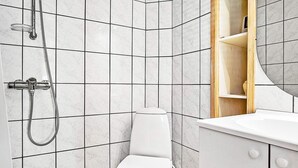 Bathroom - 8 Person Holiday Home in Spøttrup (Spøttrup)