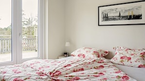 3 bedrooms, individually furnished, bed sheets - 6 Person Holiday Home in Strömstad (Stromstad)