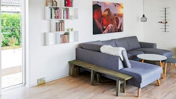 3 bedrooms, cribs/infant beds