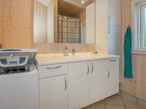 Bathroom - Holiday Home in Glesborg (Glesborg)