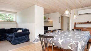 Living room - Charming Holiday Home in Jutland With Terrace (Allingåbro)