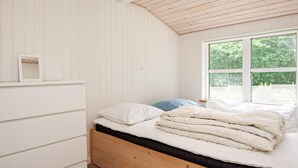 Room - Charming Holiday Home in Jutland With Terrace (Allingåbro)