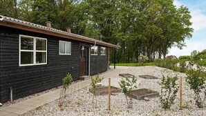 Exterior - Charming Holiday Home in Jutland With Terrace (Allingåbro)