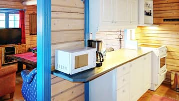 House | Private kitchen | Fridge, microwave, oven, stovetop