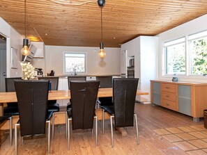 Dining - Holiday Home in Ebeltoft (Ebeltoft)