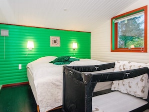 3 bedrooms, cribs/infant beds