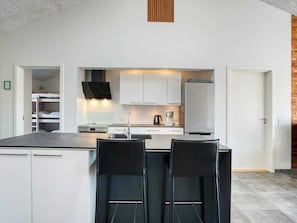 House | Dapur peribadi | Kerusi tinggi