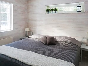 Hus | 2 sovrum, unika möbler och sängkläder