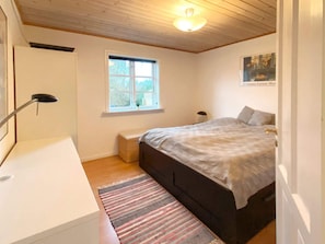House | 4 bedrooms, free cribs/infant beds