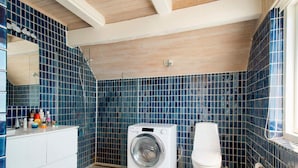 House | Bathroom - Holiday Home in HÃ¸jby (Hojby)