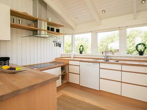 House | Private kitchen | Highchair - Holiday Home in Hirtshals (Hirtshals)