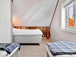 2 bedrooms, individually furnished - 7 Person Holiday Home in Bud (Hustadvika)