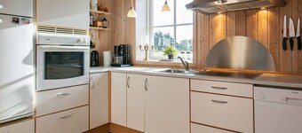 Cozy Seaside Cottage Escape-by Traum