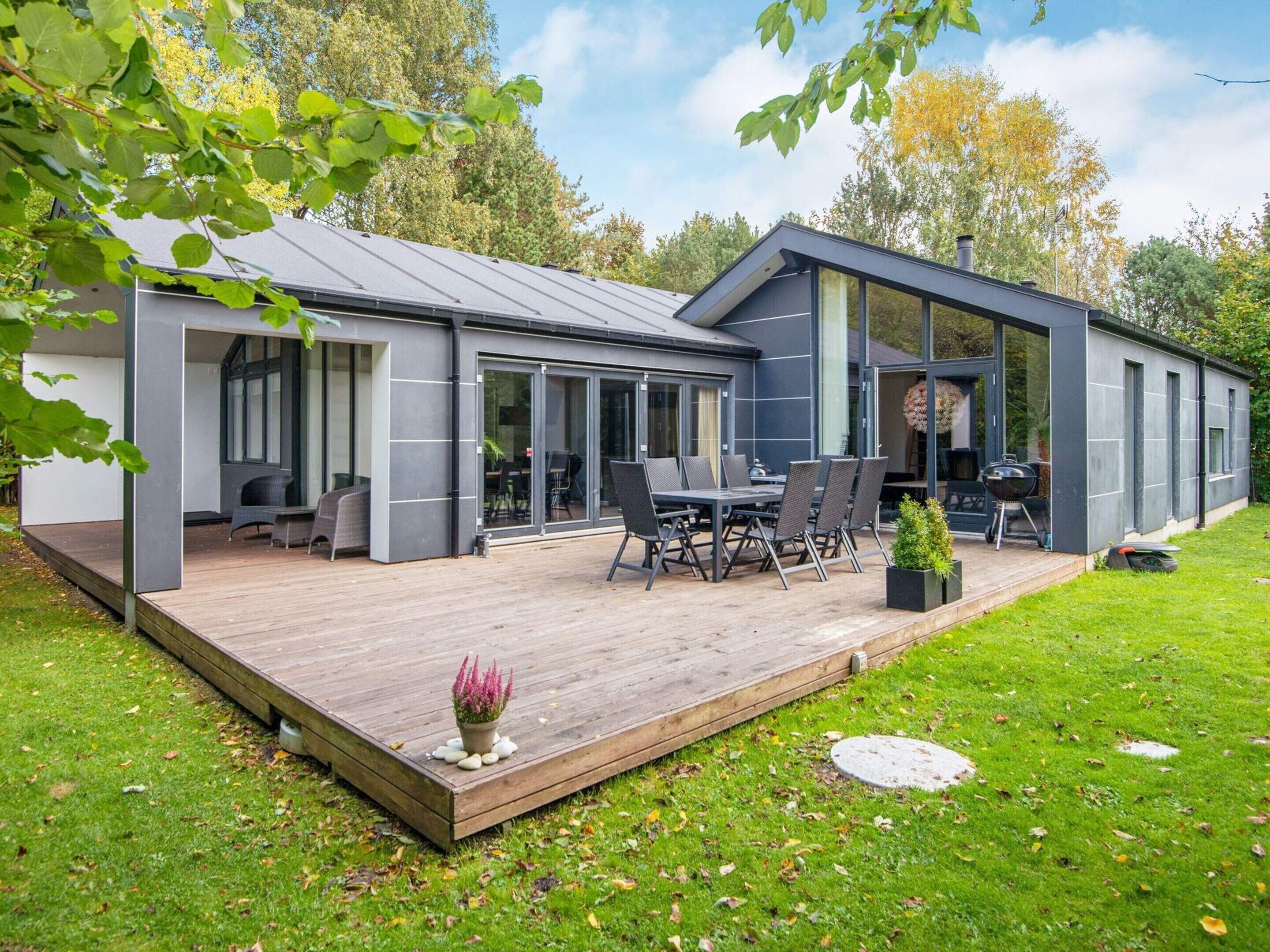 House | Outdoor dining