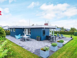 Outdoor dining - 4 Person Holiday Home in Hejls (Hejls)