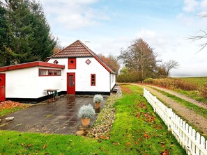 Hus | Utsikt mot vann