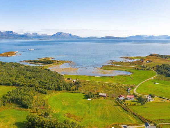 Property grounds - 8 Person Holiday Home in Sandsøy (Harstad)