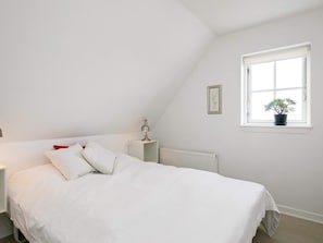 3 bedrooms, cribs/infant beds - Modern Holiday Home in Blokhus Jutland With Indoor Whirlpool (Blokhus)