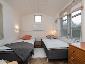 2 bedrooms, cribs/infant beds