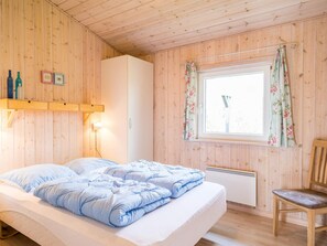 3 bedrooms, bed sheets