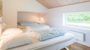 3 عدّة غرف نوم وطراز فريد لكل وحدة وملاءات أسرّة