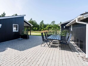 Outdoor dining - 6 Person Holiday Home in Blavand (Blavand)
