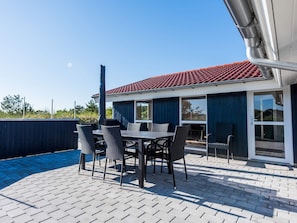 Balcony - 8 Person Holiday Home on a Holiday Park in Henne (Henne)